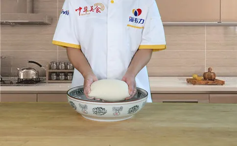 馒头泡打粉,和成光滑面团