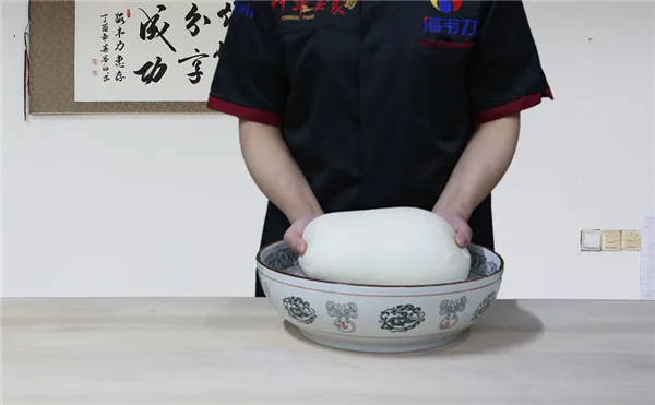馒头泡打粉,和成光滑的面团