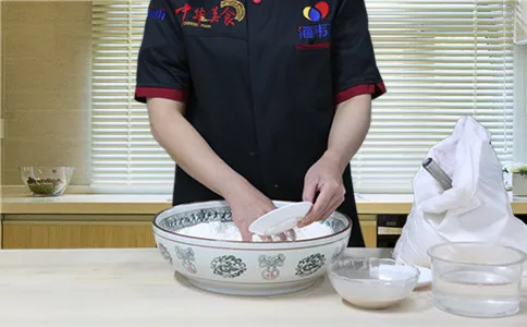 馒头泡打粉与面粉混匀
