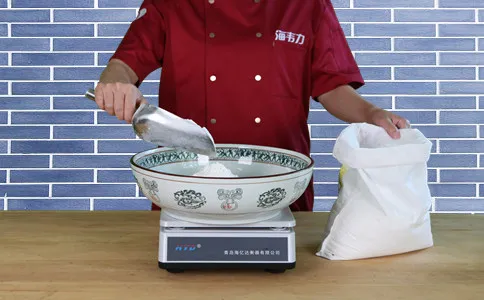 称量面粉