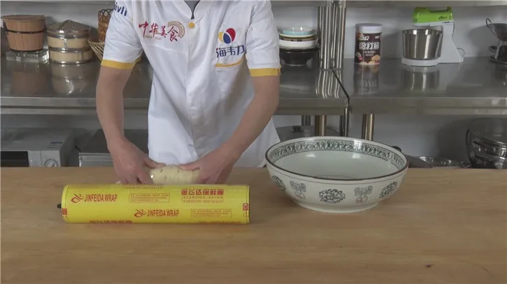 用保鲜膜包好