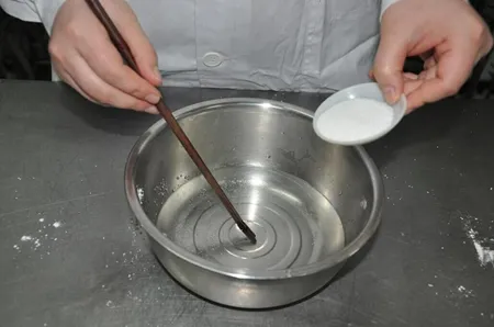 将油条膨松剂溶解水中 将油条膨松剂溶解水中