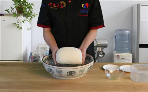 和成光滑的面团 和成光滑的面团