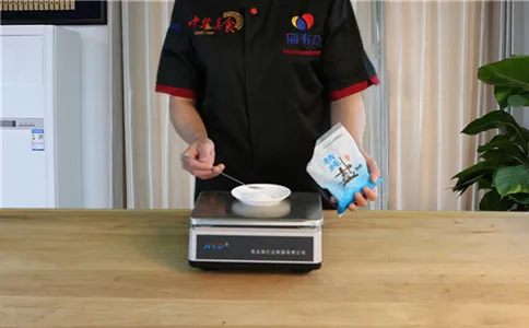 称量食盐 称量食盐