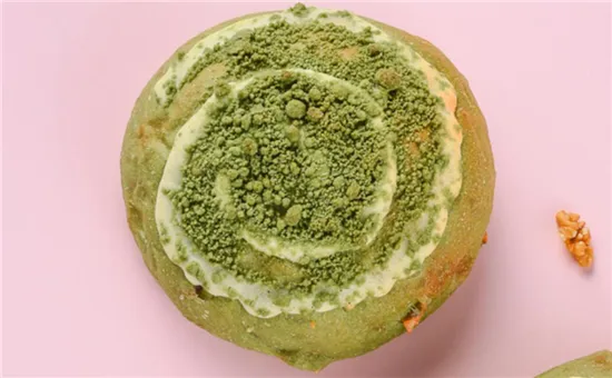 莲蓉蛋黄酥的做法