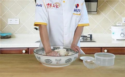 手工馒头的制作要点,和面