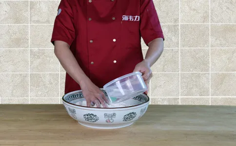 馒头泡打粉制作馒头的配方和步骤,加入水