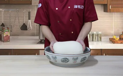 馕饼发酵泡打粉的使用说明,和成光滑的面团