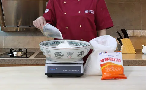 发面千层饼发酵泡打粉的使用说明,称量面粉