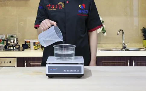   发面馅饼发酵泡打粉的使用说明,称量水