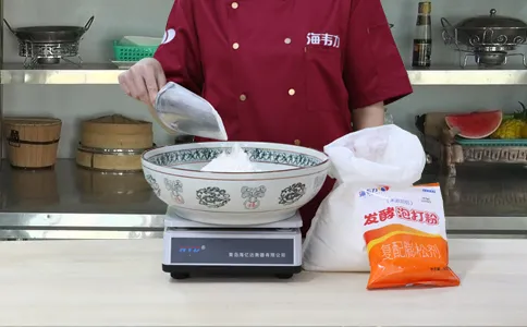 玉米面发糕发酵泡打粉的使用说明,称量面粉
