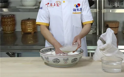 彩虹馒头泡打粉的使用说明,和面
