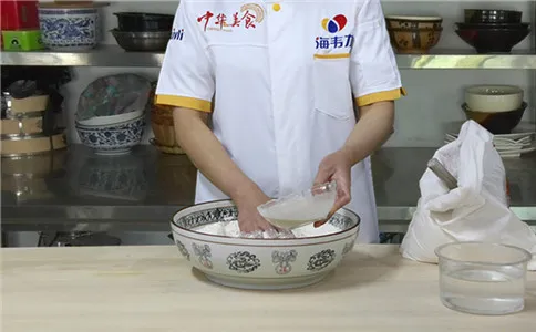 锅贴馒头泡打粉的使用说明,和面
