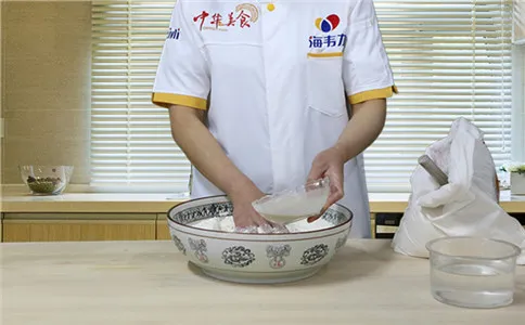 花样枣馒头泡打粉的使用说明,和面