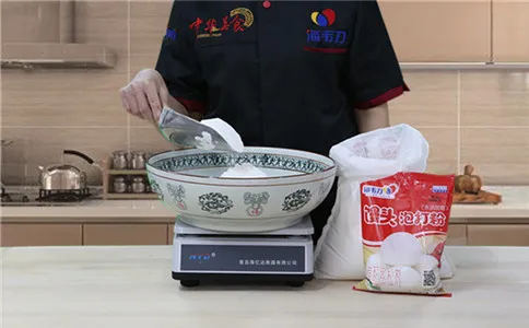 巧克力馒头泡打粉的使用说明,称量面粉（图三） 