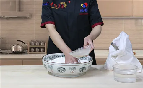 巧克力馒头泡打粉的使用说明,和面