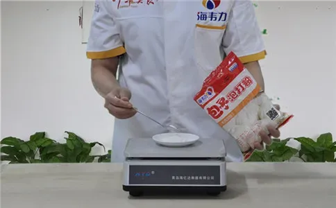 包子泡打粉的使用说明,称量包子泡打粉