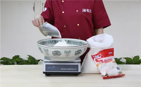 速冻包子泡打粉的使用说明,称量面粉
