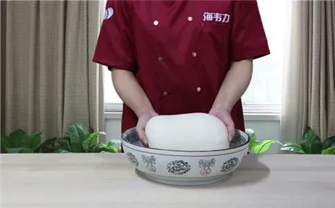 糖三角泡打粉的使用说明,和成光滑的面团（图六）