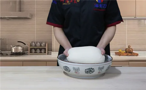 巧克力馒头泡打粉的使用说明,和成光滑的面团
