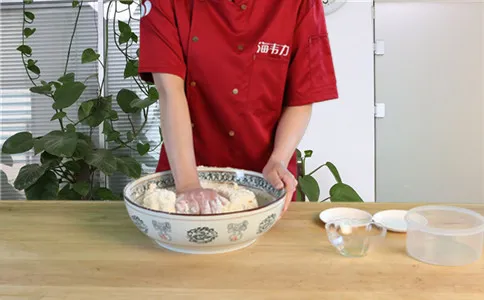 国宴油条膨松剂的使用说明,加水和面 国宴油条膨松剂的使用说明,加水和面