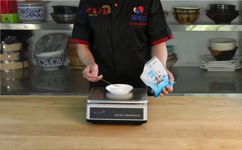 筷子油条膨松剂的使用说明,称量食盐 筷子油条膨松剂的使用说明,称量食盐