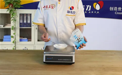 馄饨皮增筋剂的使用说明,称量食盐