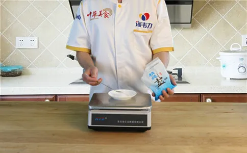 水饺皮增筋剂的使用说明,称量食盐