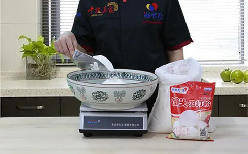 馒头做法,称量面粉