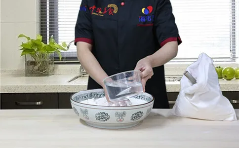 馒头做法,添加水