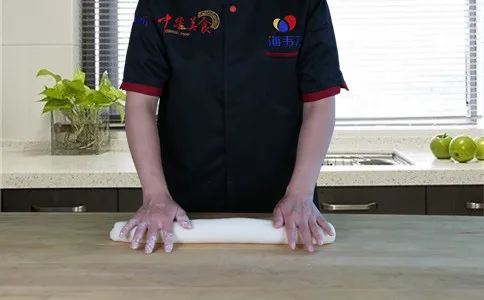 馒头做法,面团搓条