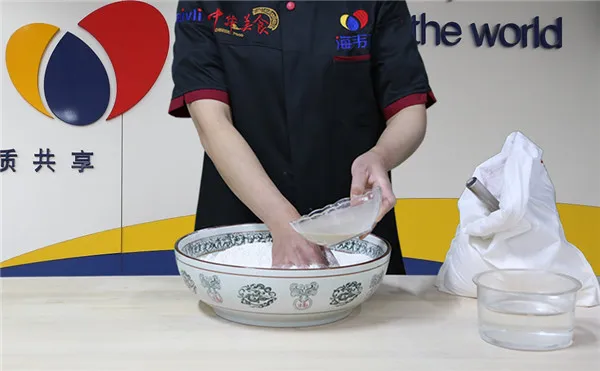 馒头制作工序,加入酵母