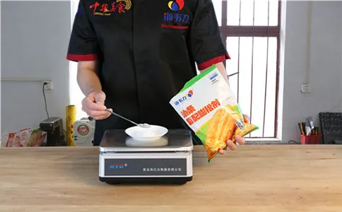 称量酥脆油条膨松剂