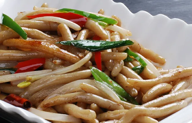腊肉洋葱炒面的做法