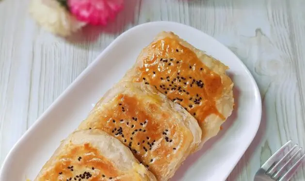 千层莲蓉酥的做法