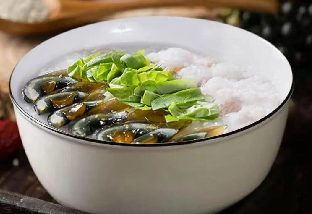 花生牛奶红枣粥的做法	