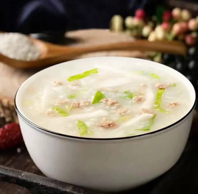 金针黄豆排骨汤的做法