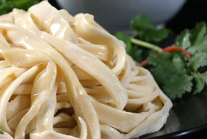 枸杞肉丝炒面的做法