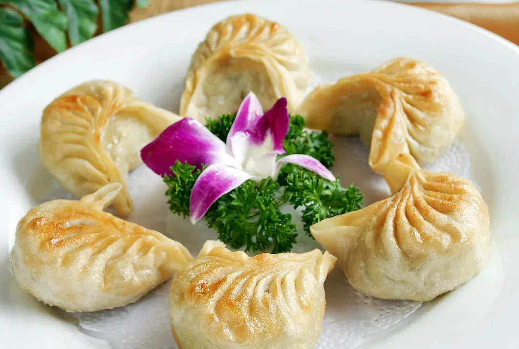 茄子猪肉煎饺的做法步骤 茄子猪肉煎饺的做法步骤