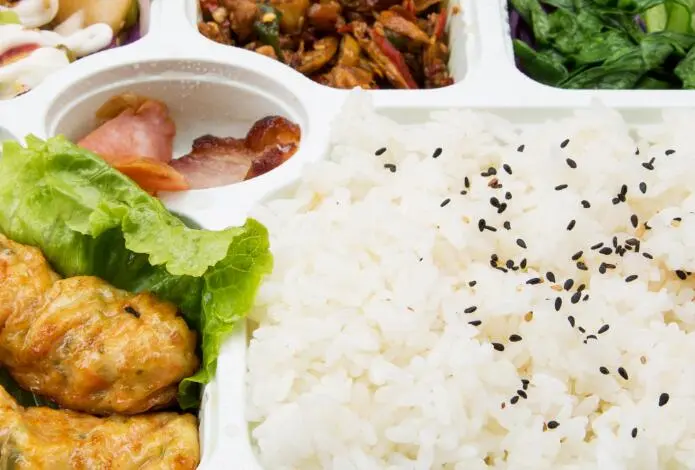 西蓝花肉丁饭的做法步骤
