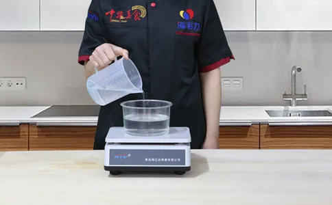 白面发糕发酵泡打粉的使用方法,称量水