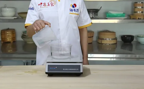 大米发糕发酵泡打粉的使用方法,称量水