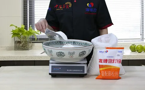 发面烤饼发酵泡打粉的使用方法,称量面粉
