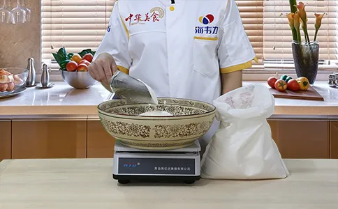 高粱面发糕发酵泡打粉的使用方法,称量面粉