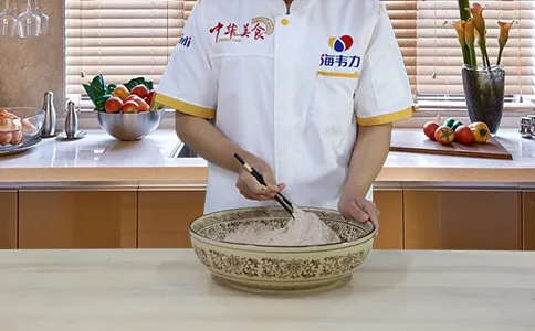 高粱面发糕发酵泡打粉的使用方法,搅拌成面糊状