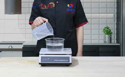 花卷发酵泡打粉的使用方法,称量水