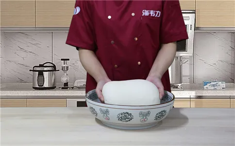 披萨面饼发酵泡打粉的使用方法,和成光滑的面团