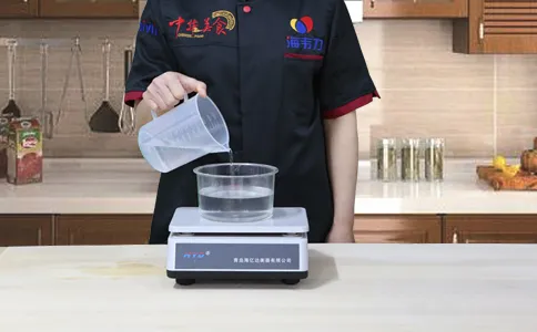 鸭油酥烧饼发酵泡打粉的使用方法,称量水