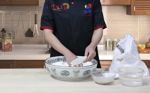 鸭油酥烧饼发酵泡打粉的使用方法,混入发酵泡打粉