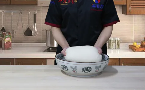 鸭油酥烧饼发酵泡打粉的使用方法,和成光滑的面团